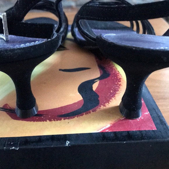 NIB Black velvet heels size 8 - Picture 5 of 8